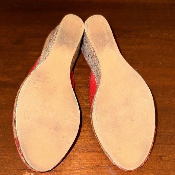 Born BOC red wedge 4inch cork heal with flower design. - Picture 6 of 7